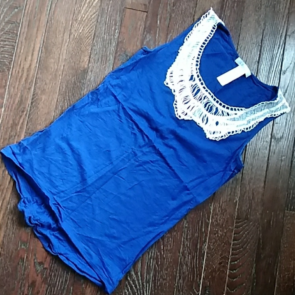 Crochet detail tank
